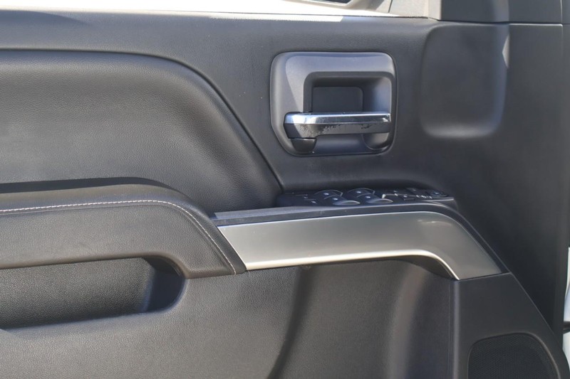 Chevrolet Silverado 1500 Vehicle Full-screen Gallery Image 15