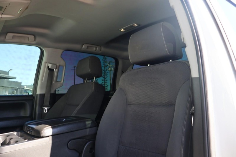 Chevrolet Silverado 1500 Vehicle Full-screen Gallery Image 17