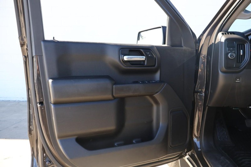 Chevrolet Silverado 1500 Vehicle Full-screen Gallery Image 14