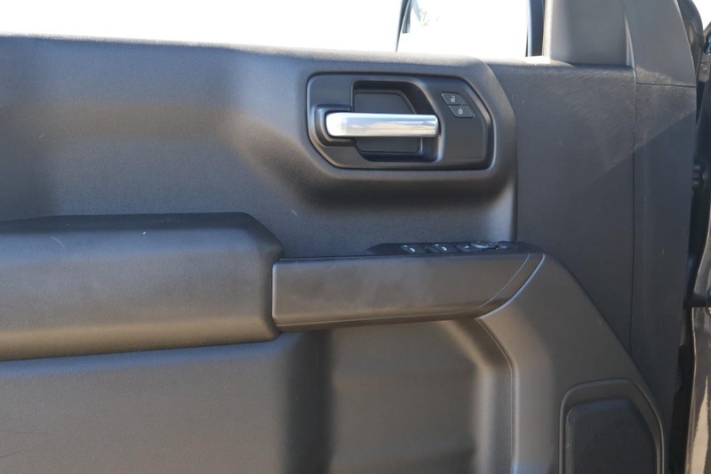 Chevrolet Silverado 1500 Vehicle Full-screen Gallery Image 15