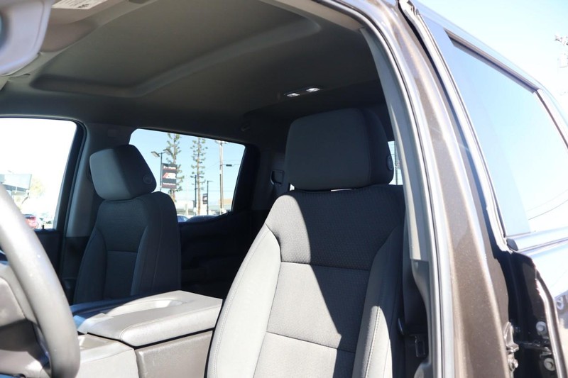 Chevrolet Silverado 1500 Vehicle Full-screen Gallery Image 18