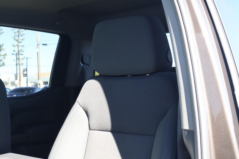 Chevrolet Silverado 1500 Vehicle Full-screen Gallery Image 19