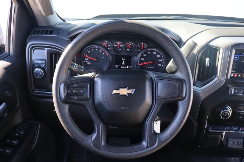 Chevrolet Silverado 1500 Vehicle Full-screen Gallery Image 25