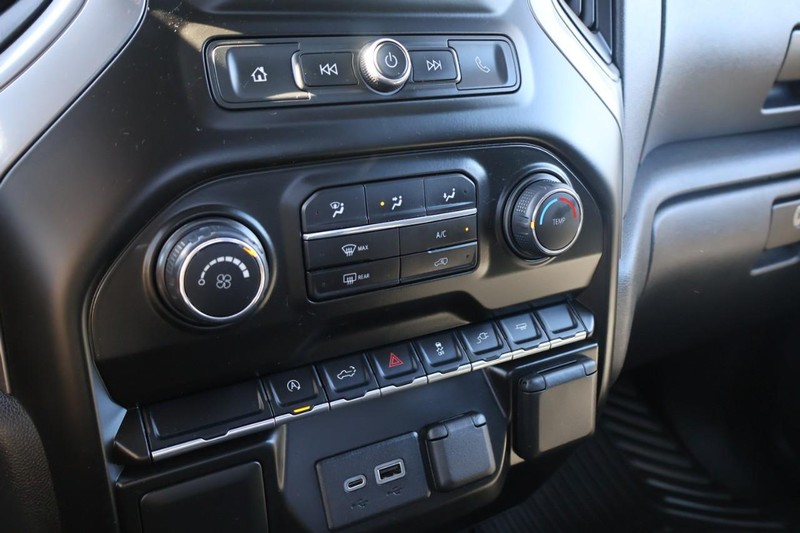 Chevrolet Silverado 1500 Vehicle Full-screen Gallery Image 31