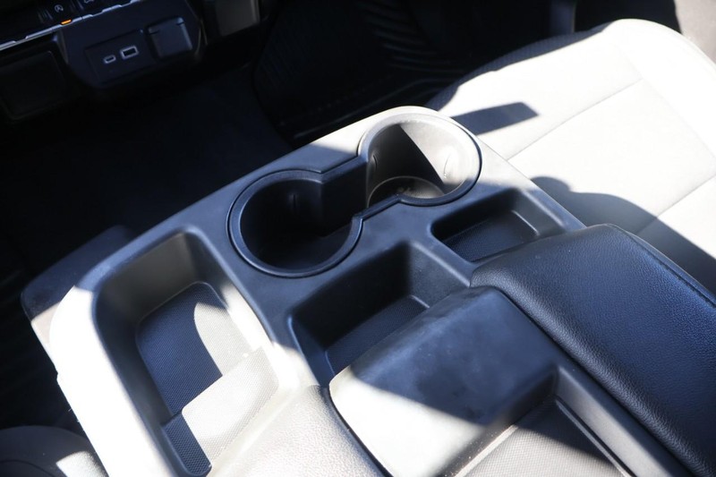 Chevrolet Silverado 1500 Vehicle Full-screen Gallery Image 32