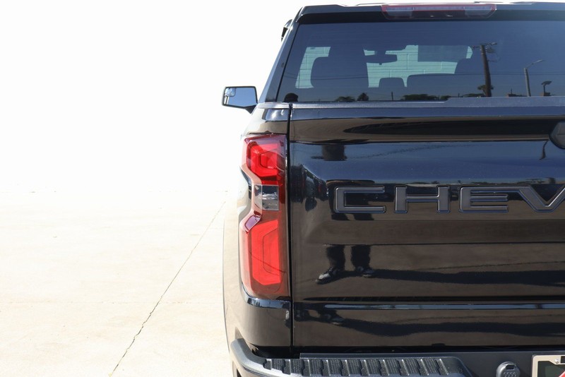 Chevrolet Silverado 1500 LTD Vehicle Full-screen Gallery Image 07