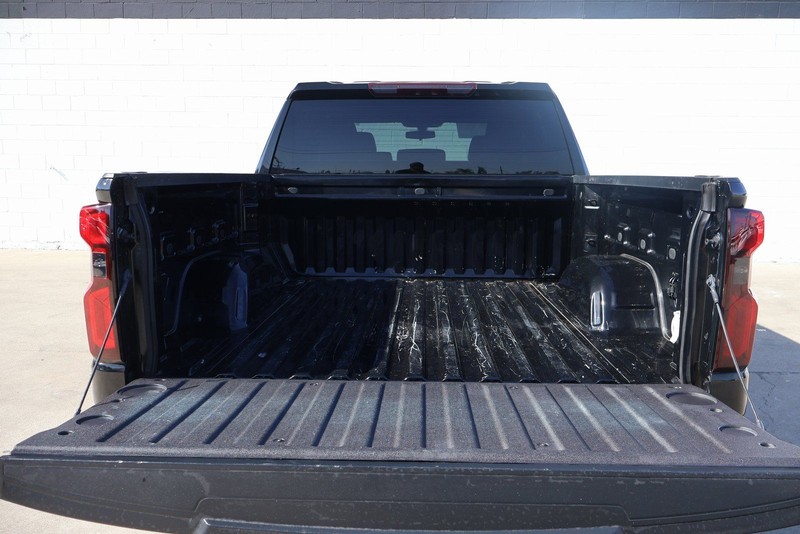Chevrolet Silverado 1500 LTD Vehicle Full-screen Gallery Image 08