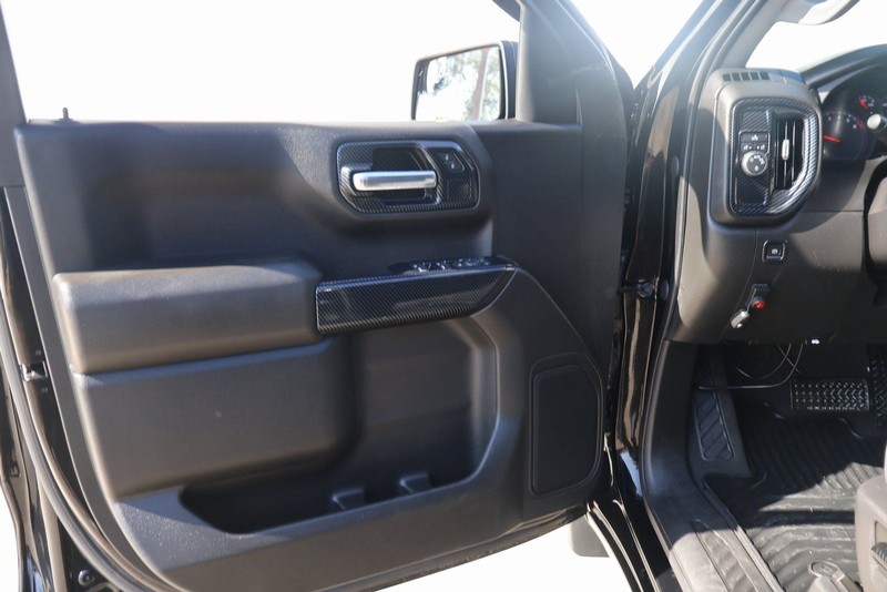 Chevrolet Silverado 1500 LTD Vehicle Full-screen Gallery Image 11