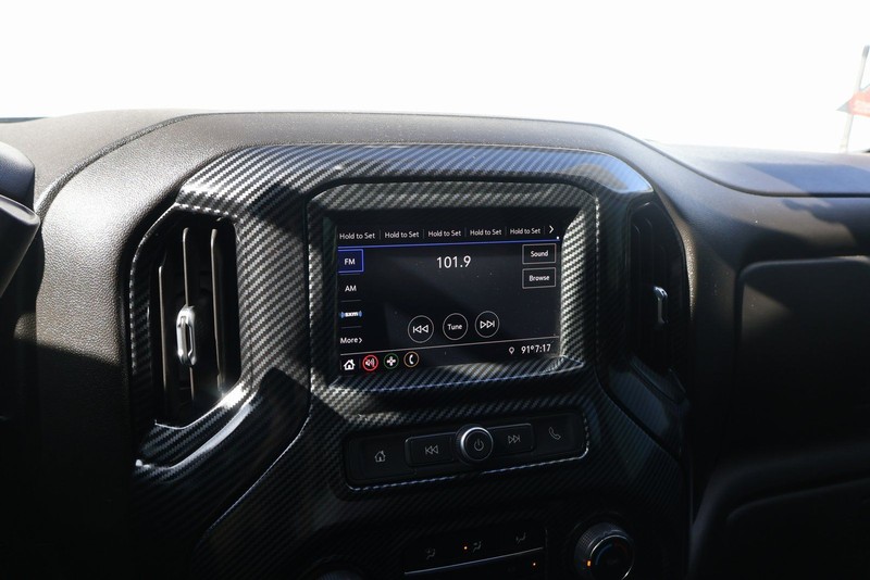 Chevrolet Silverado 1500 LTD Vehicle Full-screen Gallery Image 26