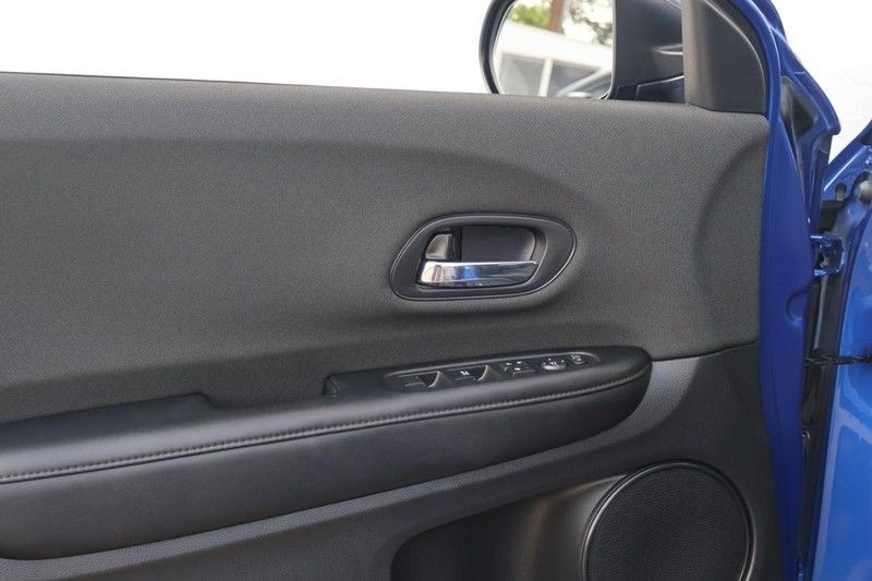 Honda HR-V Vehicle Full-screen Gallery Image 15