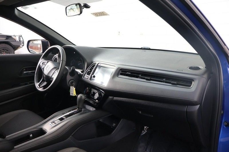 Honda HR-V Vehicle Full-screen Gallery Image 18