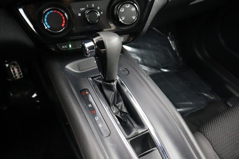 Honda HR-V Vehicle Full-screen Gallery Image 29