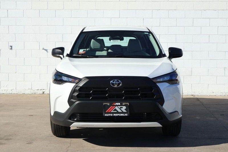 Toyota Corolla Cross Vehicle Full-screen Gallery Image 02