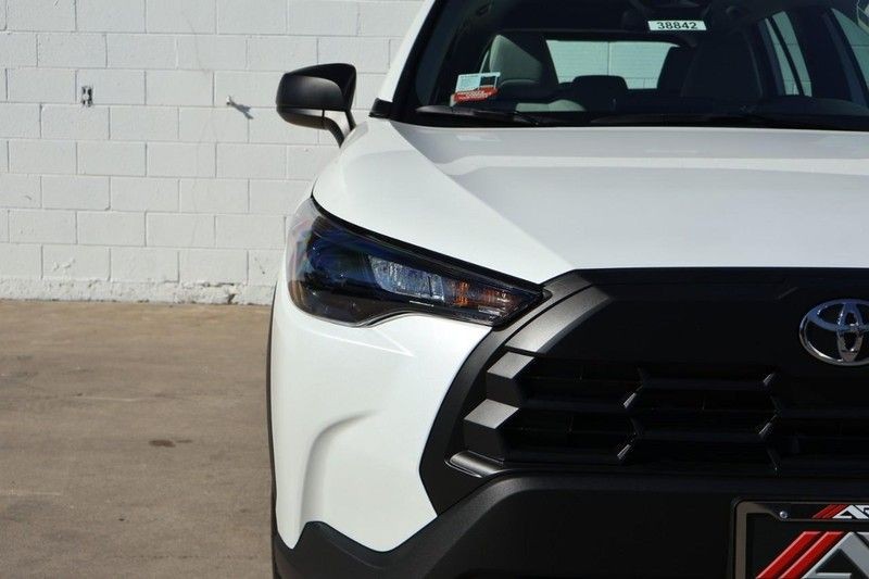 Toyota Corolla Cross Vehicle Full-screen Gallery Image 03