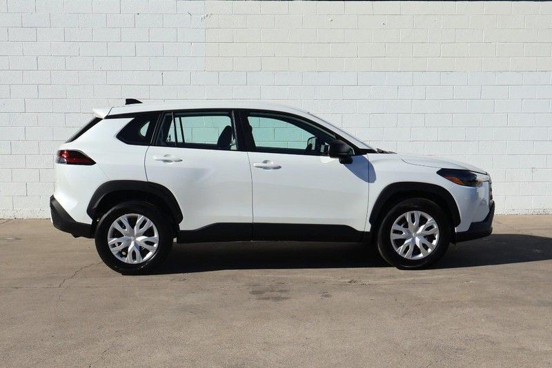 Toyota Corolla Cross Vehicle Full-screen Gallery Image 04