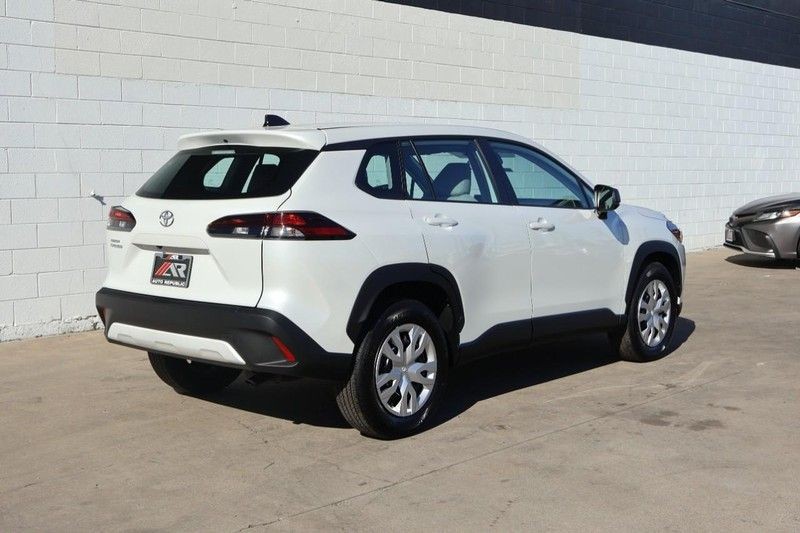 Toyota Corolla Cross Vehicle Full-screen Gallery Image 05