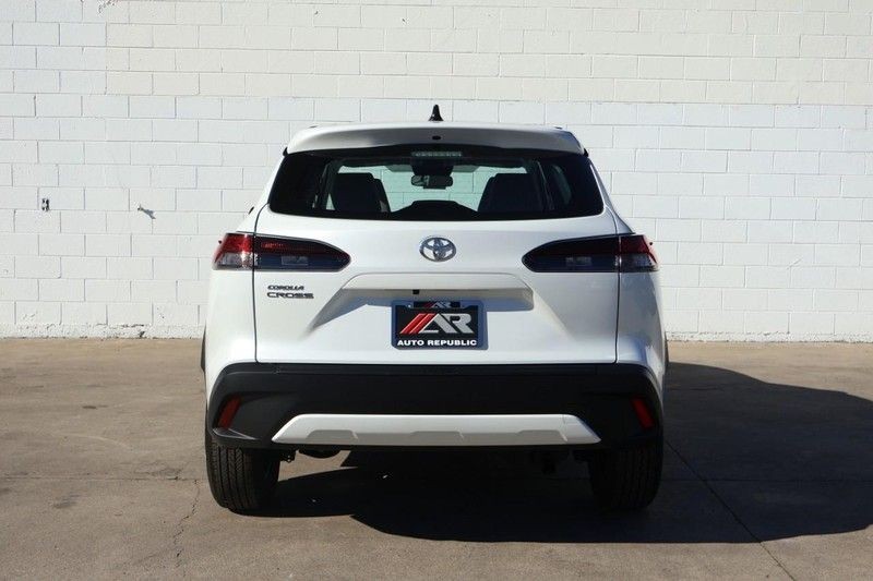 Toyota Corolla Cross Vehicle Full-screen Gallery Image 06