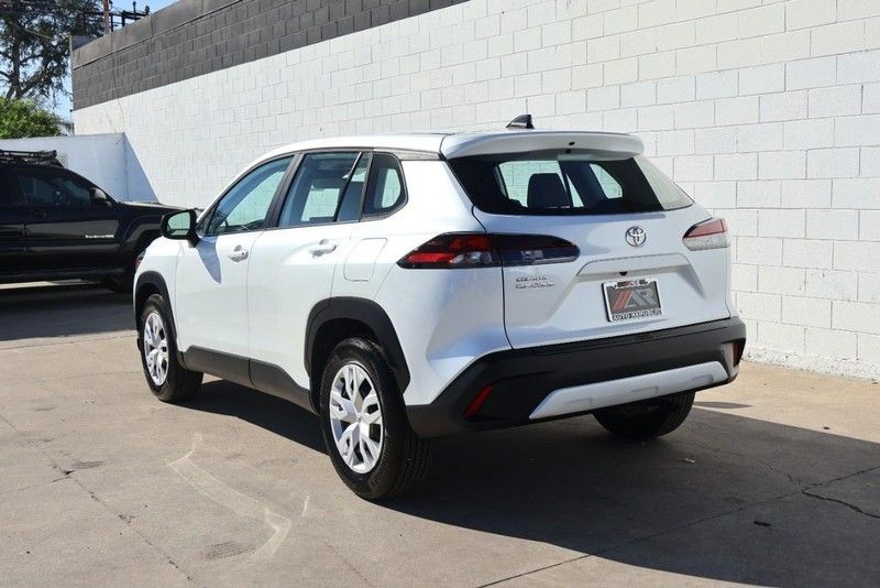 Toyota Corolla Cross Vehicle Full-screen Gallery Image 09