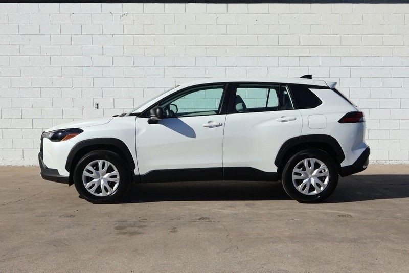 Toyota Corolla Cross Vehicle Full-screen Gallery Image 10