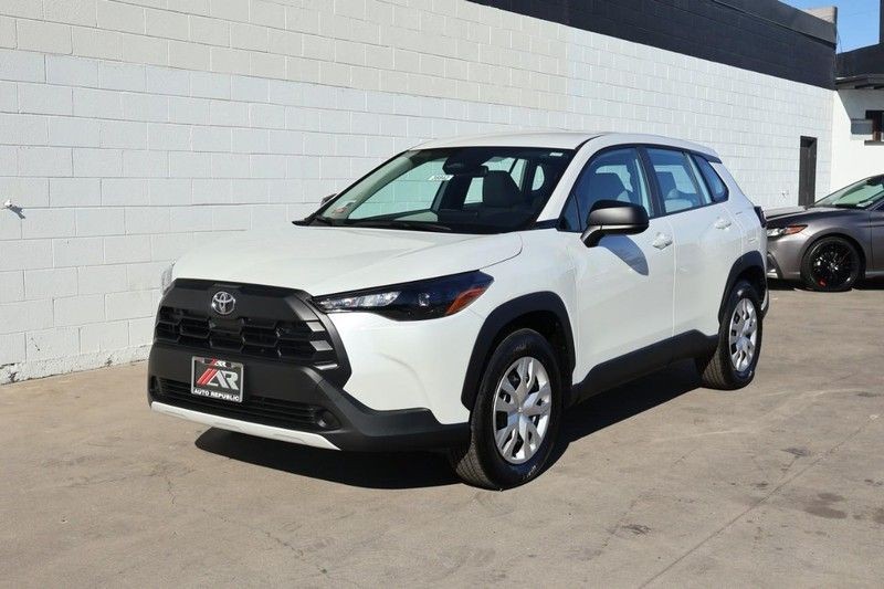 Toyota Corolla Cross Vehicle Full-screen Gallery Image 11