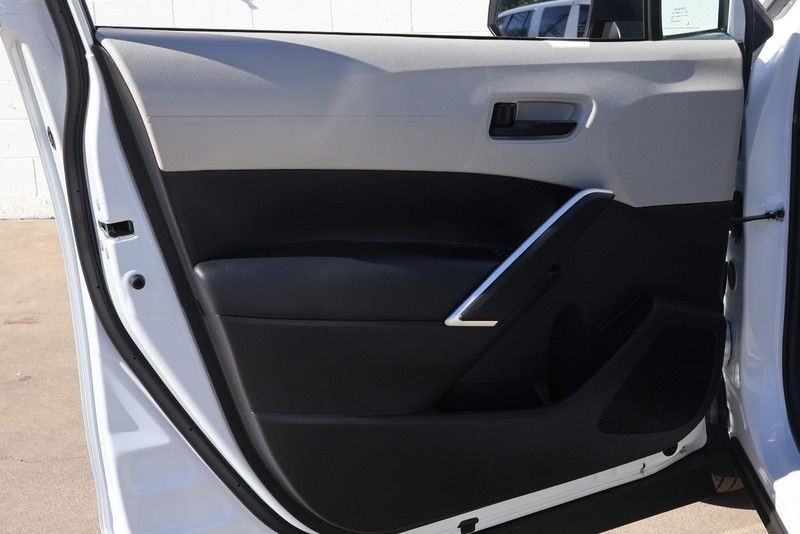 Toyota Corolla Cross Vehicle Full-screen Gallery Image 14