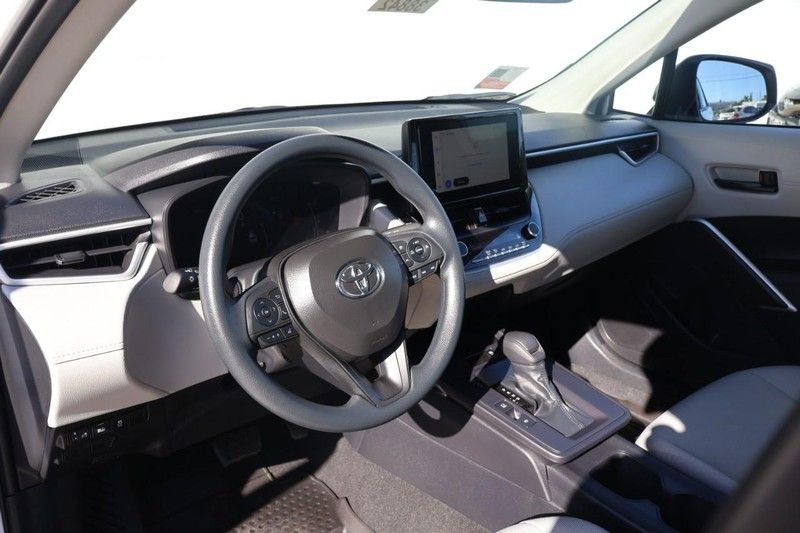 Toyota Corolla Cross Vehicle Full-screen Gallery Image 15