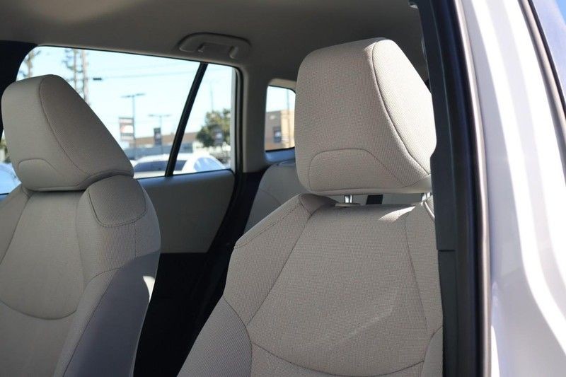 Toyota Corolla Cross Vehicle Full-screen Gallery Image 17