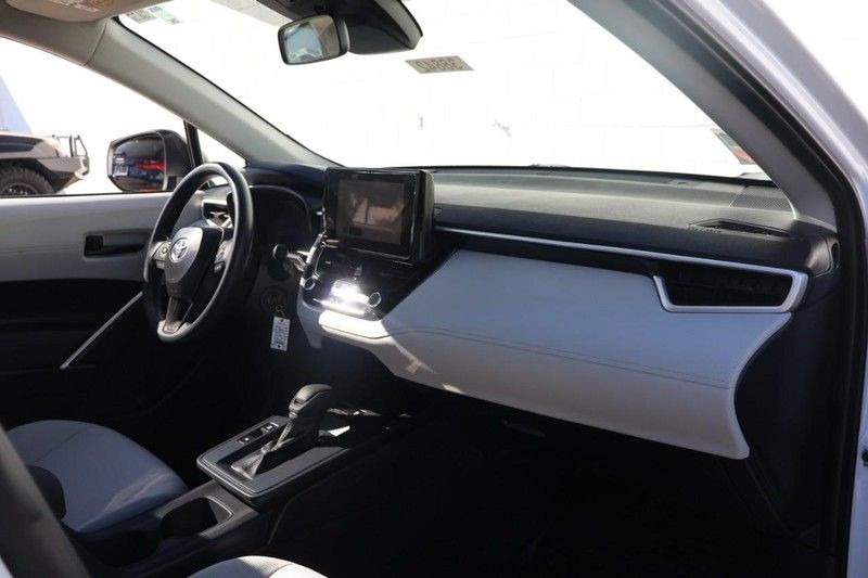 Toyota Corolla Cross Vehicle Full-screen Gallery Image 18