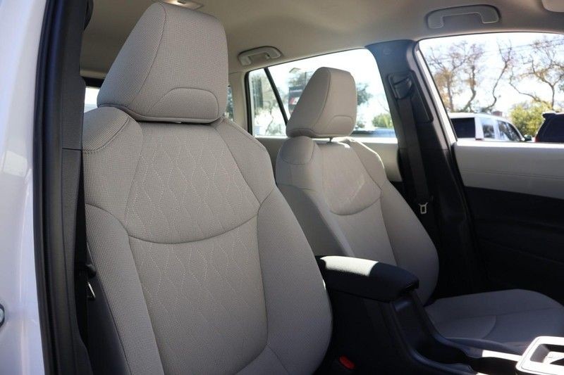 Toyota Corolla Cross Vehicle Full-screen Gallery Image 19