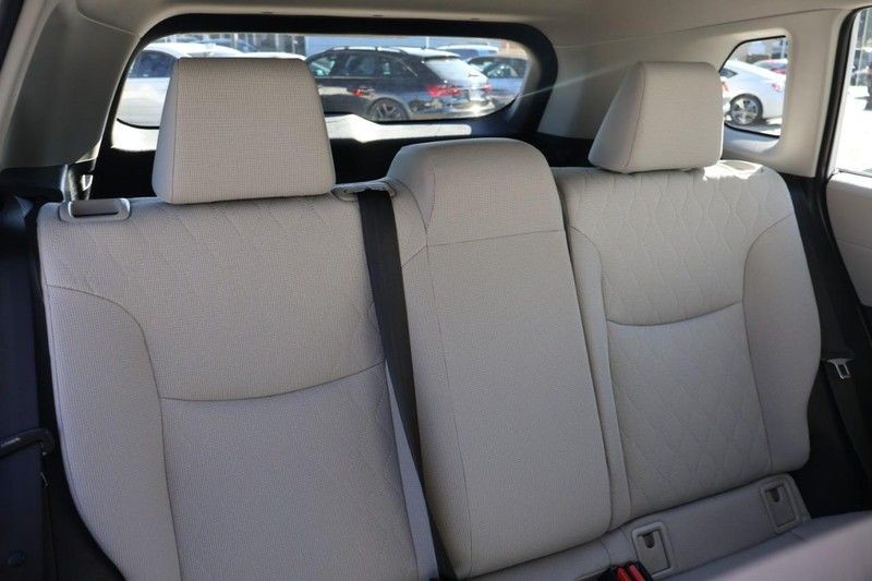 Toyota Corolla Cross Vehicle Full-screen Gallery Image 20