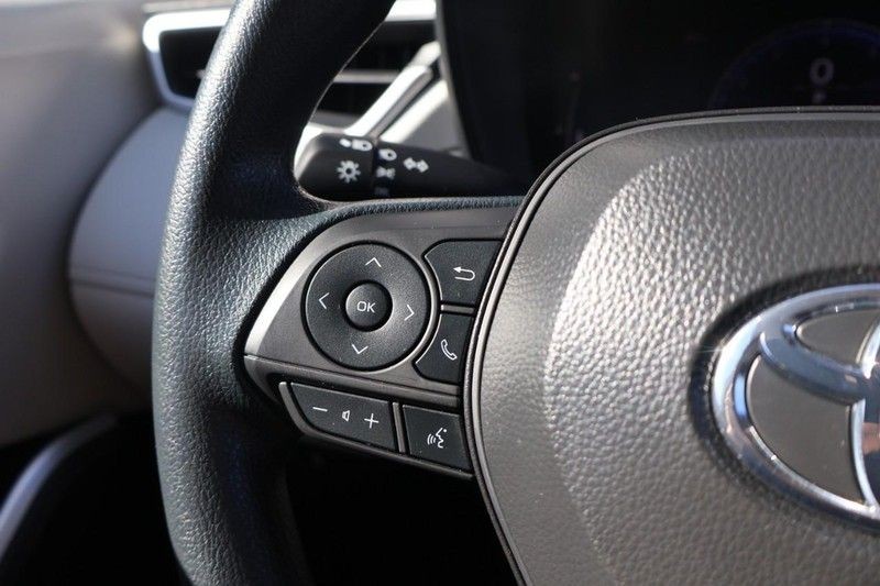 Toyota Corolla Cross Vehicle Full-screen Gallery Image 24