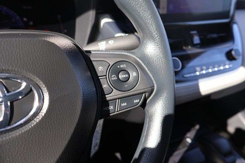 Toyota Corolla Cross Vehicle Full-screen Gallery Image 25