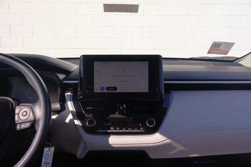 Toyota Corolla Cross Vehicle Full-screen Gallery Image 26