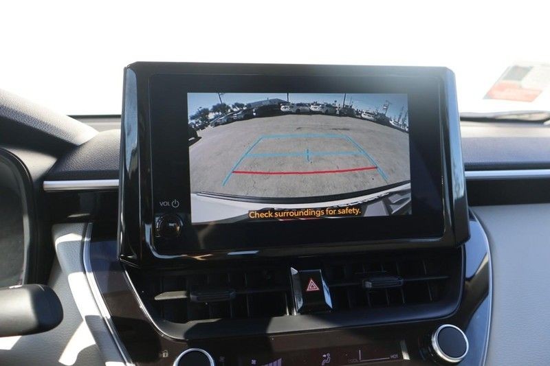 Toyota Corolla Cross Vehicle Full-screen Gallery Image 28