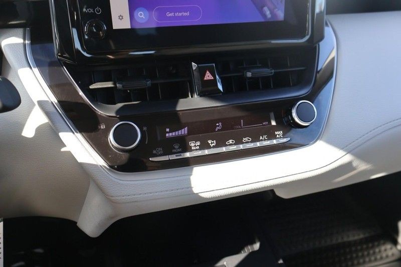 Toyota Corolla Cross Vehicle Full-screen Gallery Image 29