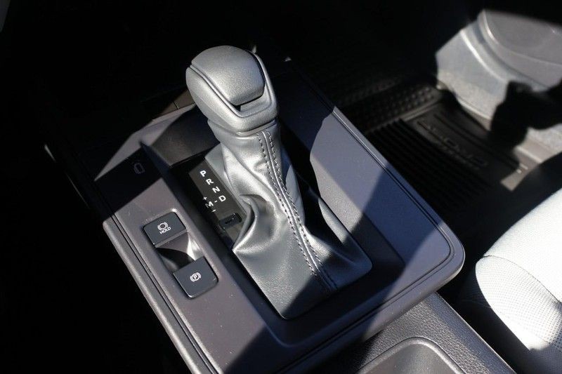 Toyota Corolla Cross Vehicle Full-screen Gallery Image 30