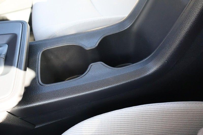 Toyota Corolla Cross Vehicle Full-screen Gallery Image 31