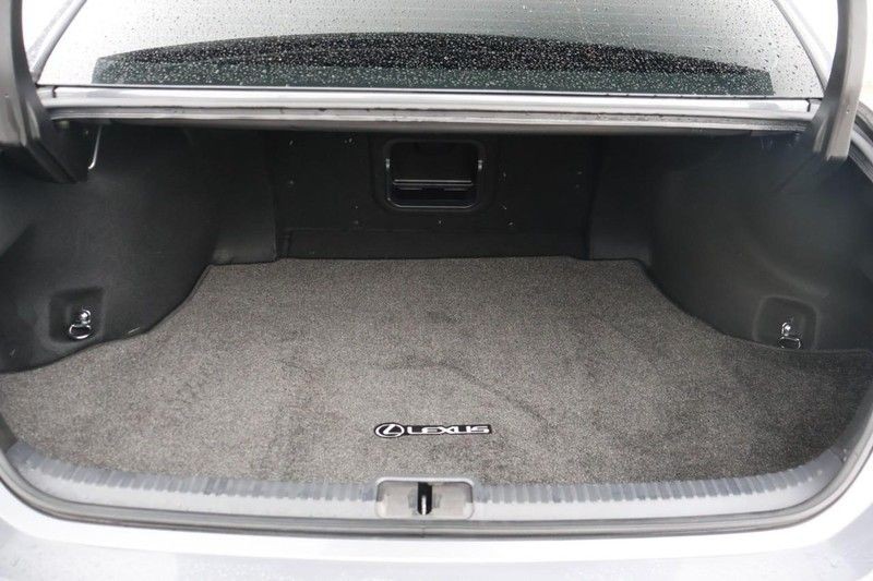 Lexus ES Vehicle Full-screen Gallery Image 08