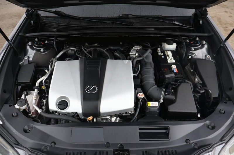 Lexus ES Vehicle Full-screen Gallery Image 12