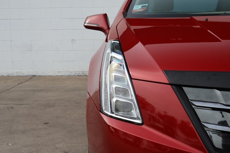 Cadillac ELR Vehicle Full-screen Gallery Image 03