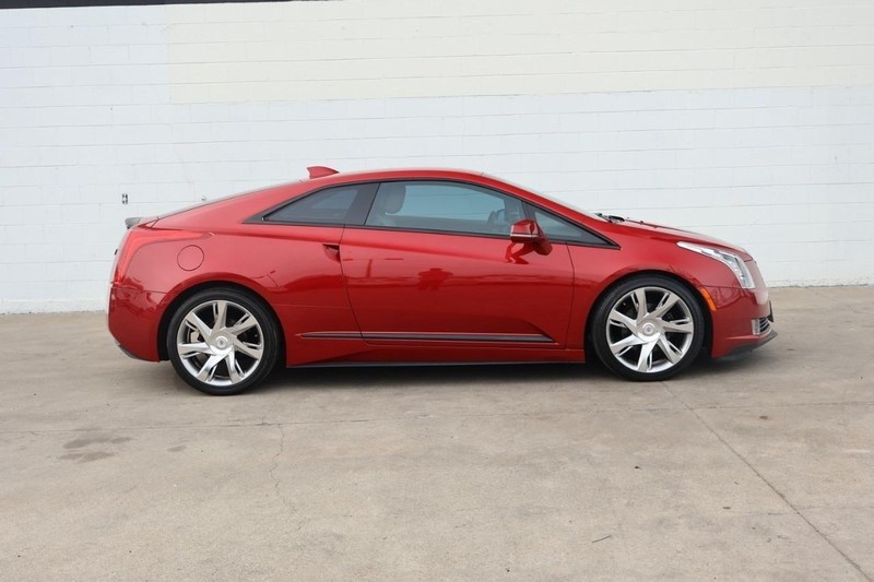 Cadillac ELR Vehicle Full-screen Gallery Image 04