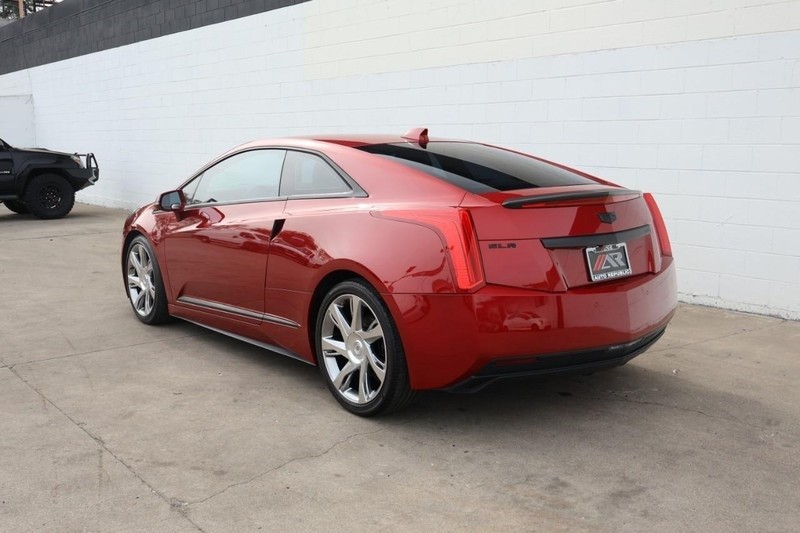 Cadillac ELR Vehicle Full-screen Gallery Image 09