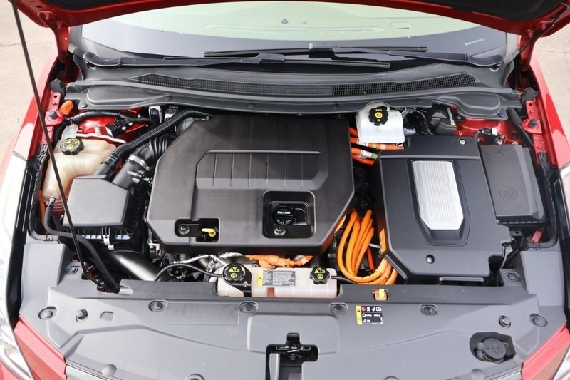 Cadillac ELR Vehicle Full-screen Gallery Image 12