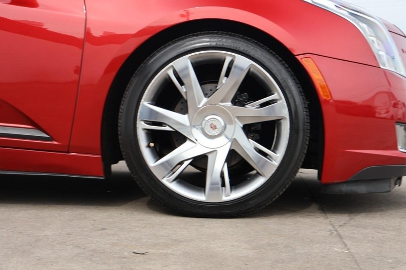 Cadillac ELR Vehicle Full-screen Gallery Image 13