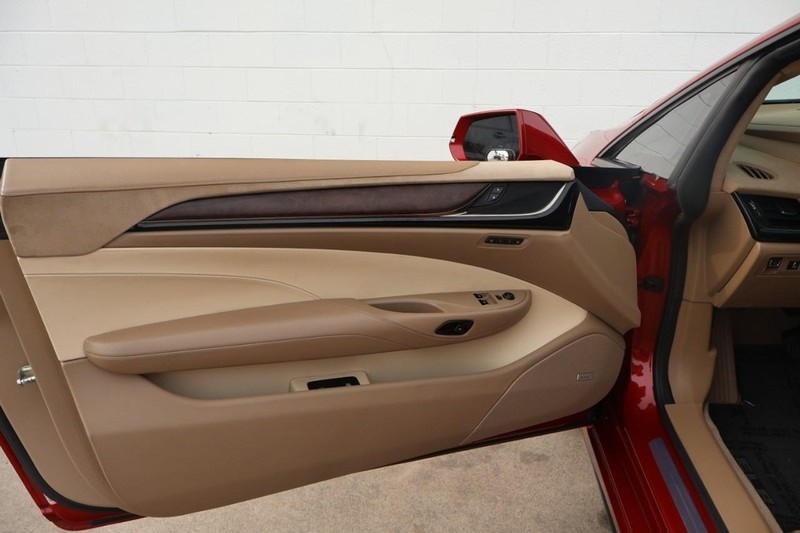 Cadillac ELR Vehicle Full-screen Gallery Image 14