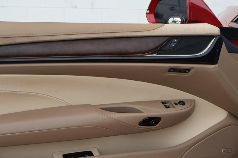 Cadillac ELR Vehicle Full-screen Gallery Image 15