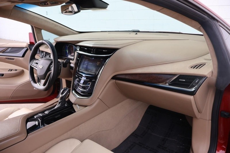 Cadillac ELR Vehicle Full-screen Gallery Image 19
