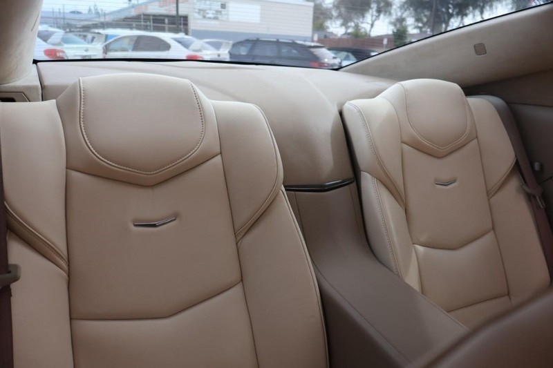 Cadillac ELR Vehicle Full-screen Gallery Image 21