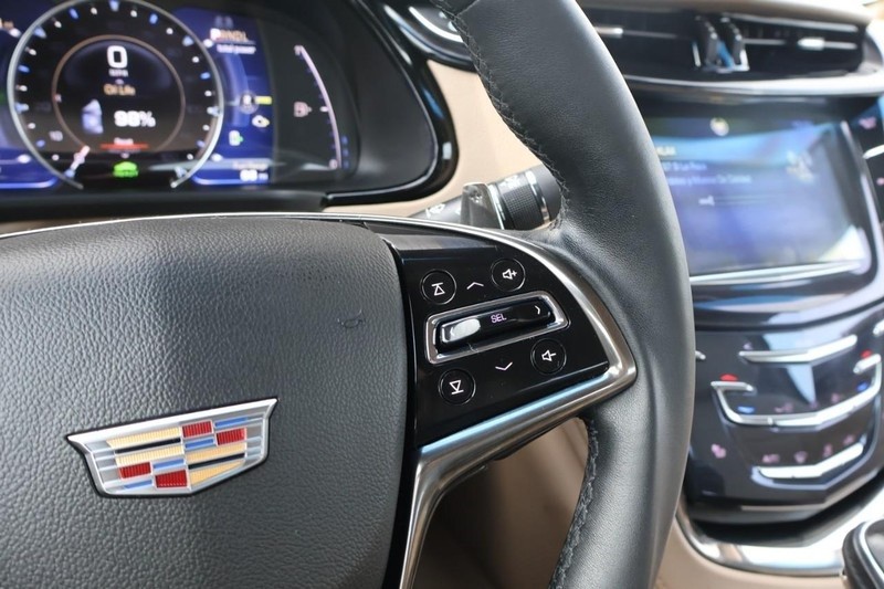Cadillac ELR Vehicle Full-screen Gallery Image 26