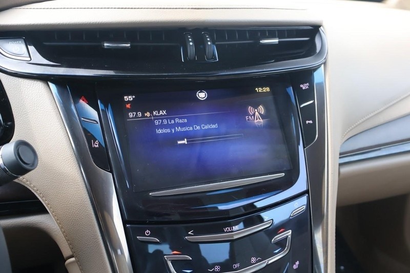 Cadillac ELR Vehicle Full-screen Gallery Image 27